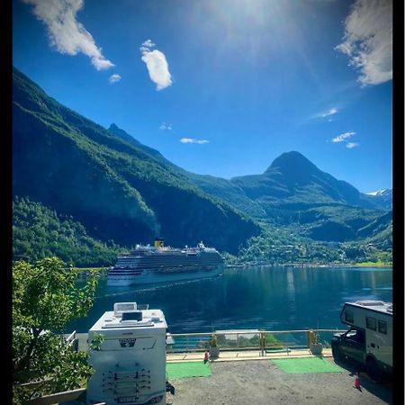 Solhaug Fjordcamping Гейрангер Экстерьер фото